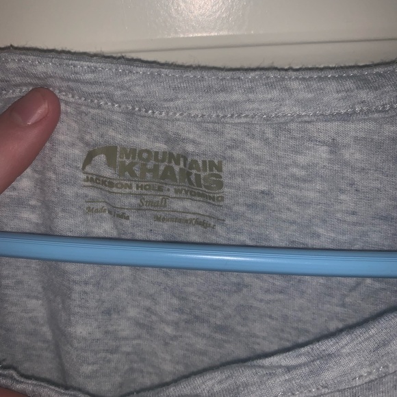 Just a simple gray t shirt - Picture 2 of 3